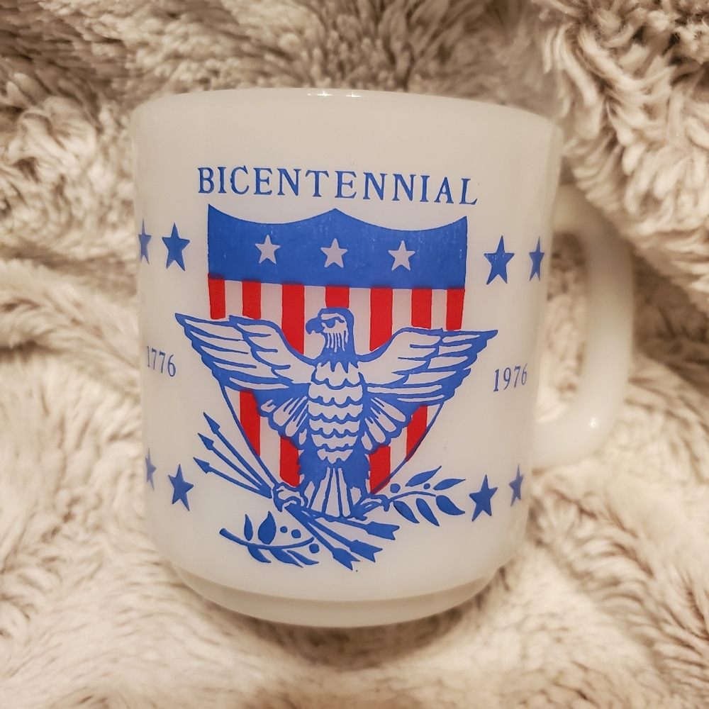 Vintage Glasbake Milk Glass Mug - Bicentennial 1776 - 1976 - Eagle & Shield - Picture 3 of 5